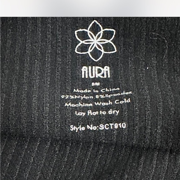 Aura Black Ribbed Fitted Tank Top - Picture 2 of 3